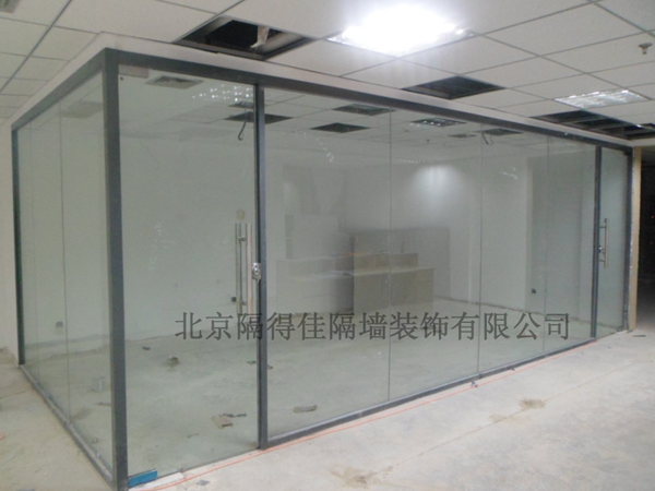 辦公室玻璃隔斷 四種常見(jiàn)的玻璃隔斷設(shè)計(jì)